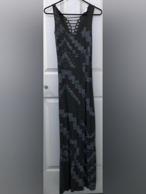 Xhileration Sleeveless Gray Geometric Maxi Dress with Ladder Back